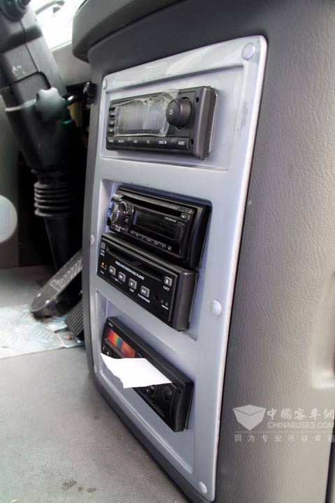 全新开发的三轴客车XMQ6130Y将成意甲罗马队坐骑