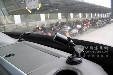 全新开发的三轴客车XMQ6130Y将成意甲罗马队坐骑