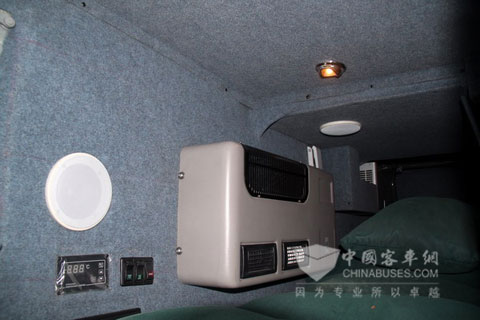 全新开发的三轴客车XMQ6130Y将成意甲罗马队坐骑