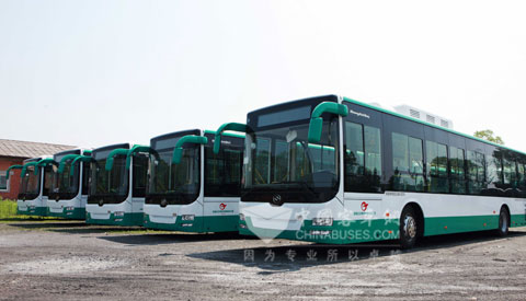 等待出发的黄海DD6129HES11混合动力客车