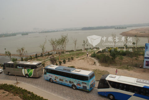 中通客车携手知名企业家“齐鲁行”之中通新能源客车车队