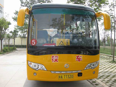 教育部部长袁贵仁参观东风旅行车专业校车