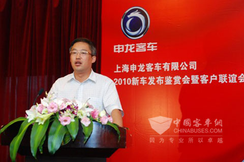 申龙客车销售总监苏文海发表讲话