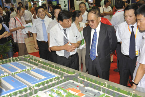 中大新能源客车闪耀中国国际建设环境友好型社会成果展览会