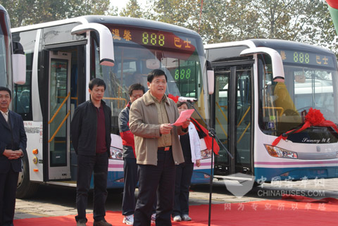 297台中通客车服务青岛公交项目首批发车