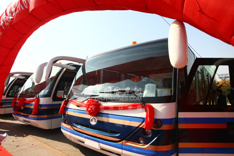 中国南方航空-宇通客车ZK6140BD机场摆渡车下线交车仪式举行