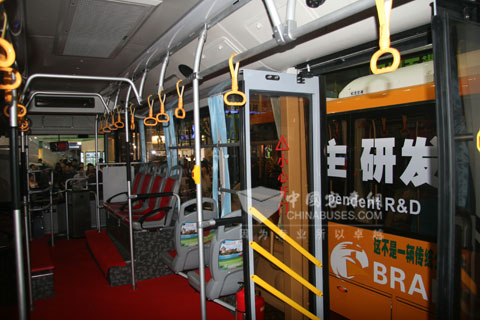 五洲龙内饰纯电动巴士