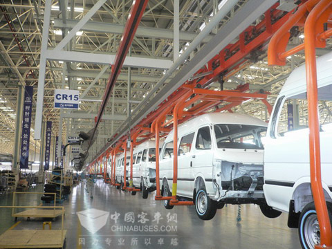 大金龙轻客外销订单不断 春节前后产销两旺