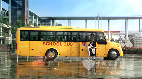 宇通专业校车保障学生出行安全