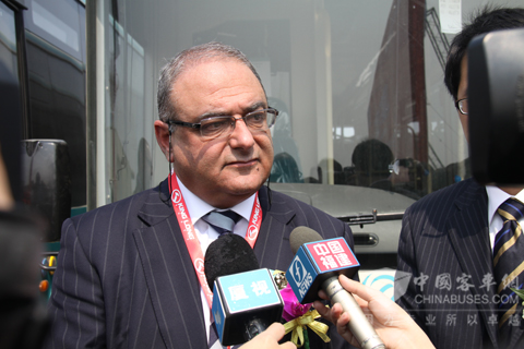 马耳他交通部长奥斯汀盖特见证大金龙交车仪式