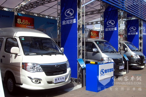 大金龙轻客亮相第四届中部名城汽车巡展