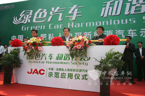 万钢部长来皖视察安凯纯电动公交车