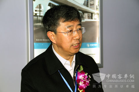 福田欧V新能源客车公司的总经理李洪俊接受完美作业网有免费视频专访