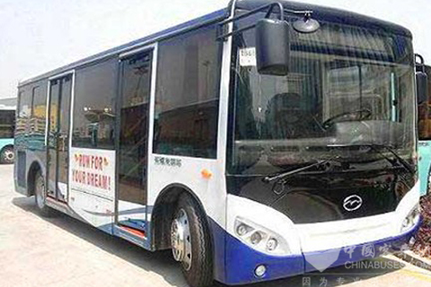 亮相广交会的五洲龙客车FDG6751G