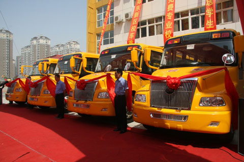 宇通“最牛长鼻子”校车帅气十足