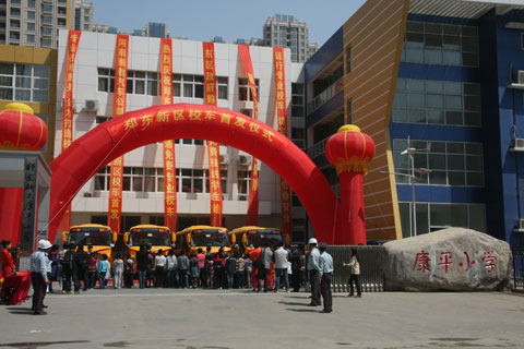 宇通“最牛长鼻子”校车郑东新区正式运行