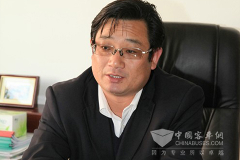 甘肃平凉崆峒山管理局副局长、崆峒山旅游集团有限公司总经理何忠接受记者采访