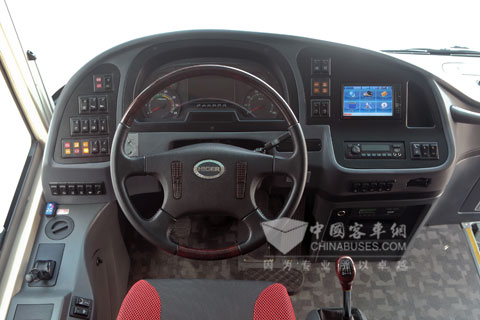 配备G-BOS智慧运营系统的海格H92驾驶区