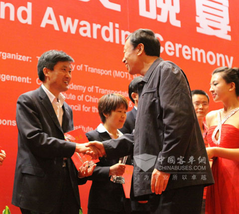 安凯尊荣AK9获得“中国道路运输杯”最佳公路客车奖