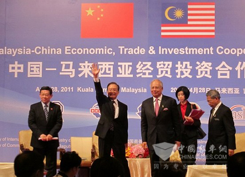 温家宝总理出席中国--马来西亚经贸投资合作论坛