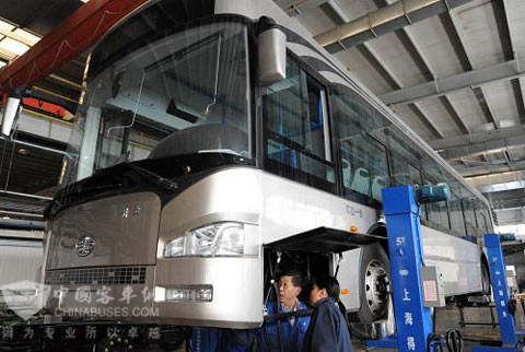 一汽解放牌10米天然气客车