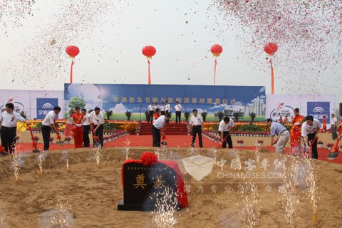 宇通节能与新能源基地奠基仪式现场