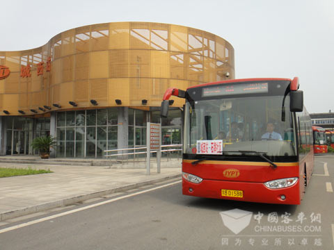 常隆双电客车在江阴正式上岗