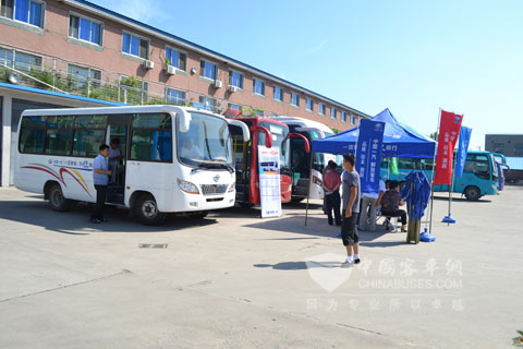 走进文化农安  展一汽客车风采