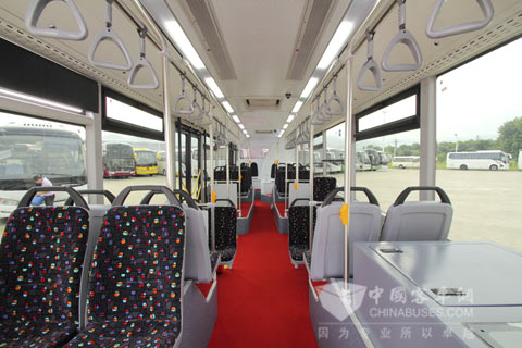 大金龙三开门、低地板公交车XMQ6120AGD5内饰