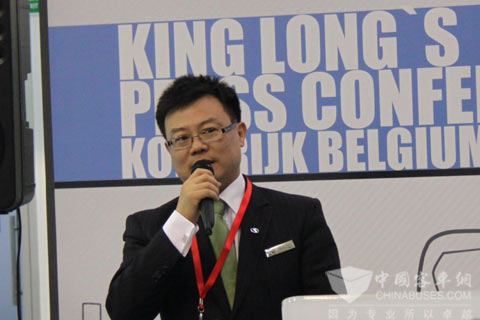 大金龙副总经理朱国强作新品推介