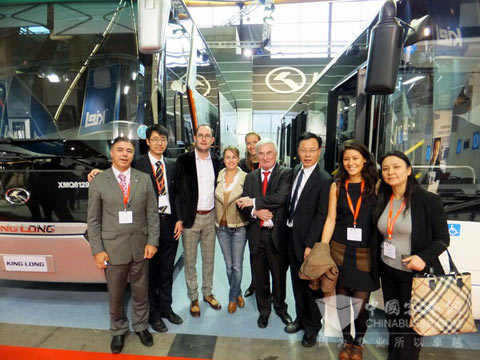 Vincent部长、BAAV荣誉总裁Luc与大金龙工作人员合影