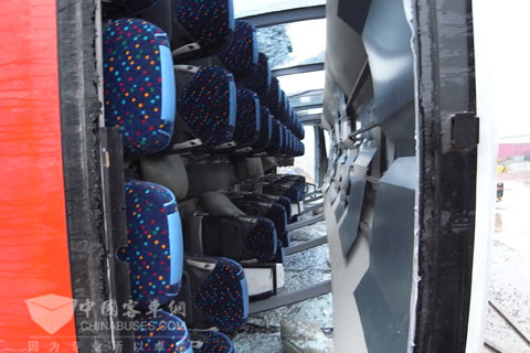 侧翻后中通世纪的内部空间