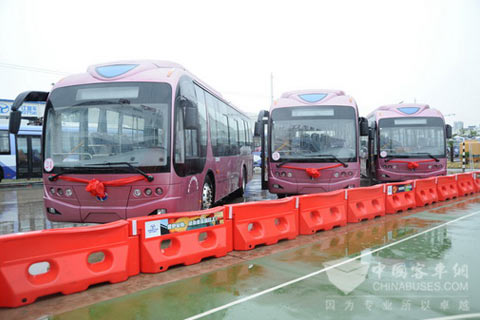 即将奔赴临汾公交的52台扬子江天然气客车