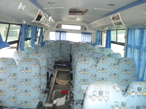 恒通6104侧翻后车内