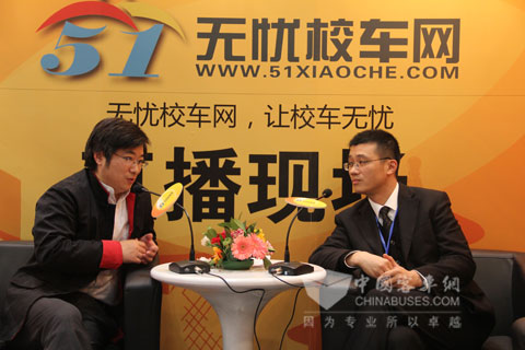 苏州金龙校车产品经理李春接受完美作业网有免费视频总编吴永强采访