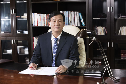 汤玉祥代表：校车安全必须与国际接轨