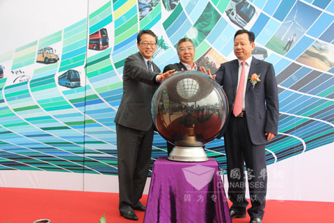 电动未来.五洲龙新一代纯电动大巴震撼上市