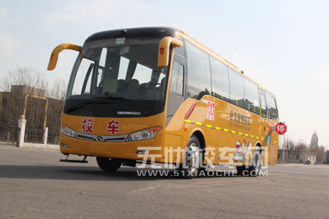 大金龙通过先进的主被动安全技术来提升车辆安全性能，帮助司机构筑安全感