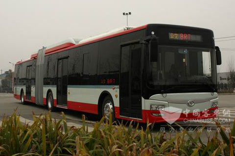 西部首辆18米双侧开门BRT公交车成都下线