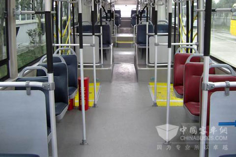 成都客车股份有限公司成功研发18米双侧开门BRT公交车