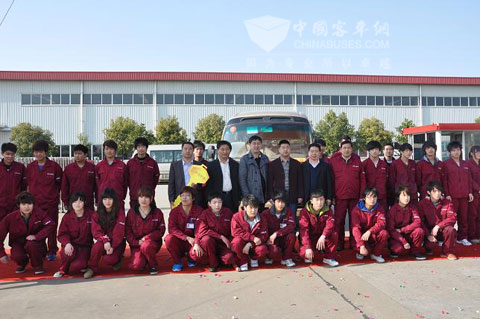 刘新科总经理与江淮客车宝斯通团队合影留念