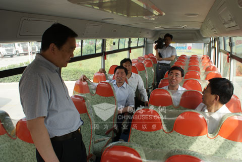 媒体记者体验中通校车