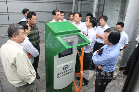 程津培副主任委员一行考察恒通电动客车