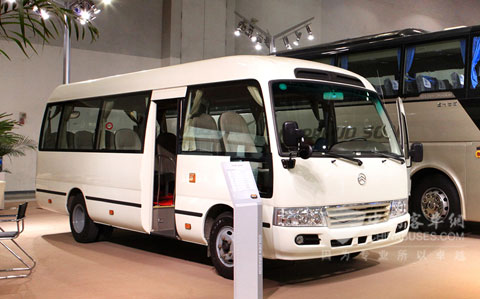 厦门金旅XML6700考斯特