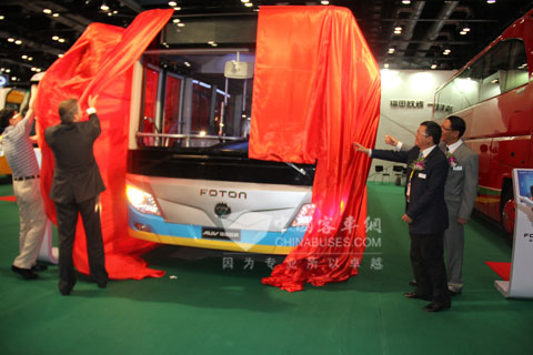 领导为福田欧辉客车揭幕