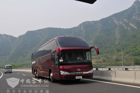 海格代卧VIP客车成流动风景