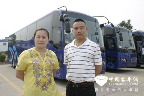 陕西光大外事旅游柴总(左)