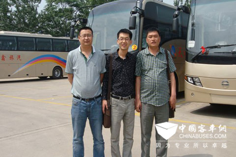 太原天之宇崔总(左)