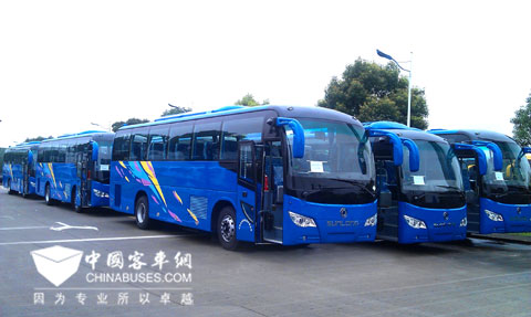 15辆申龙SLK6112 LNG车型整装待发