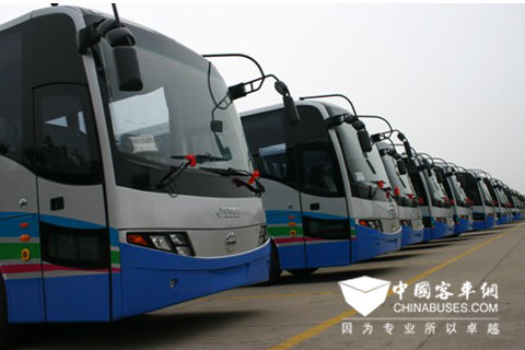 西沃厂内等待交付的上海空港巴士客车